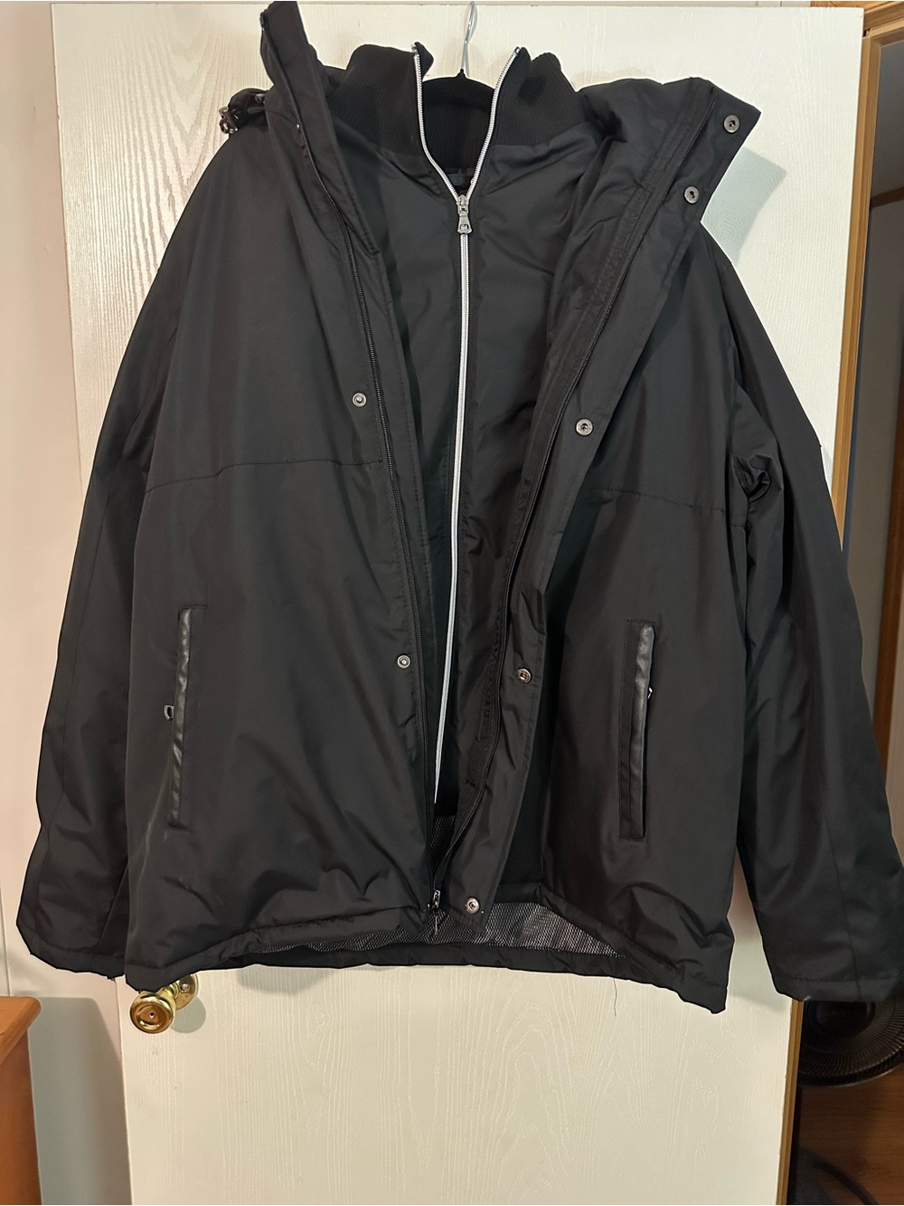 Men's Black Hooded Insulated Puffer Jacket
